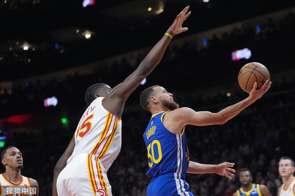 己的左脚能 己的左脚能