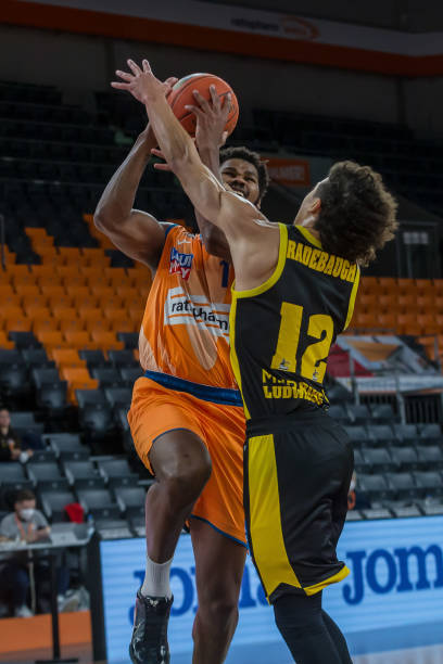 严峻挑战 严峻挑战